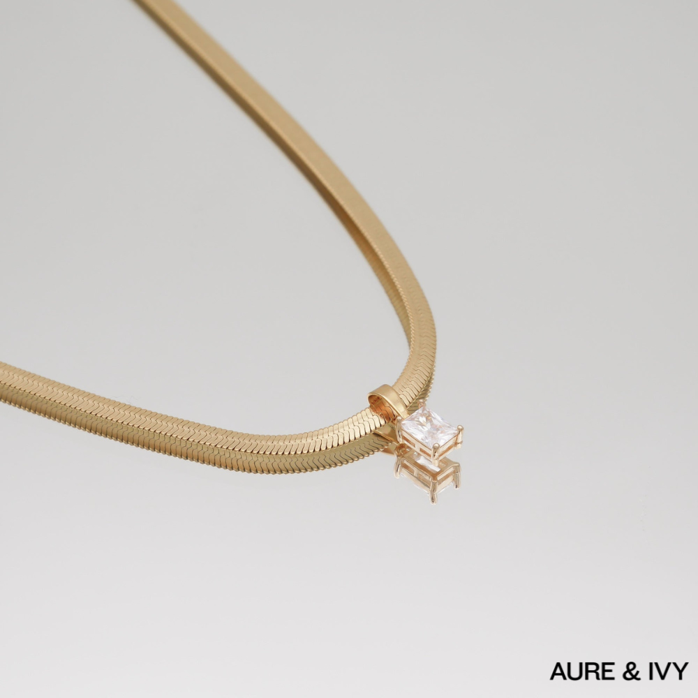 Erin Pendant Necklace