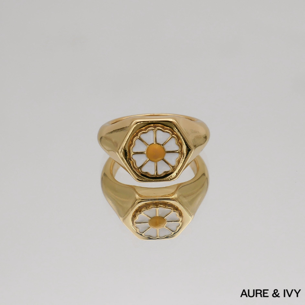 Daisy Signet Ring