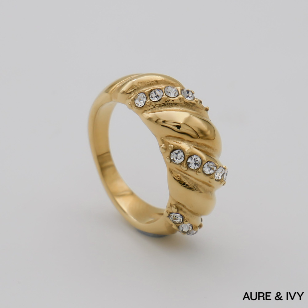 Nia Dome Ring