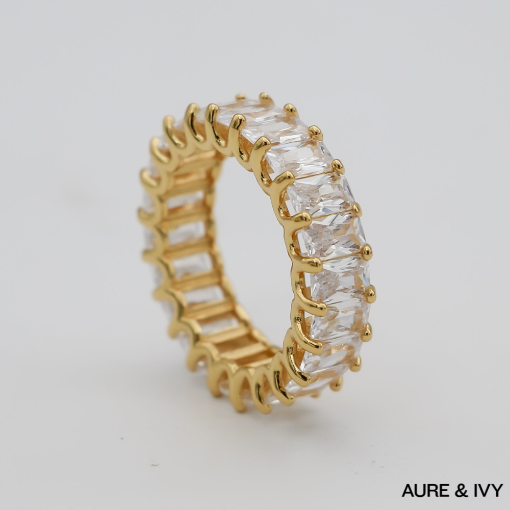 Zarina Glow Ring