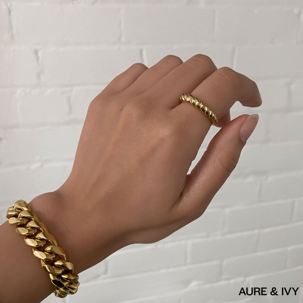 Vina Twist Ring