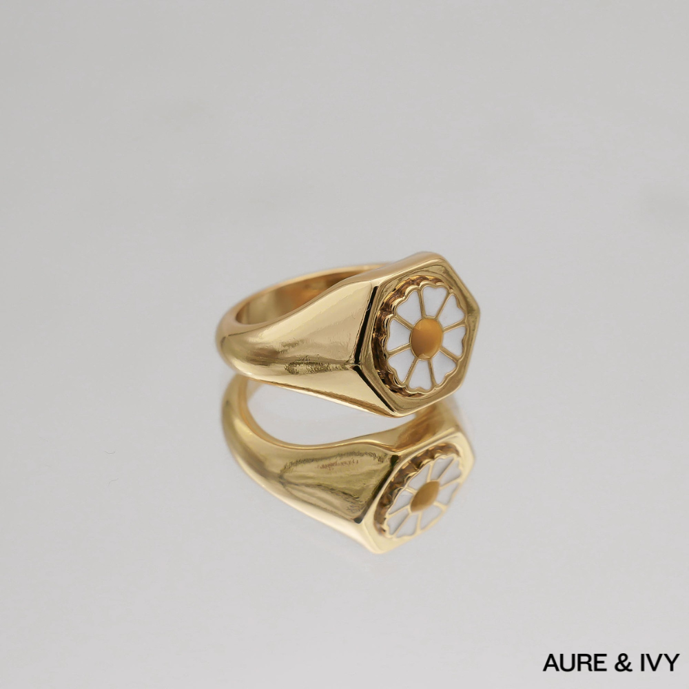 Daisy Signet Ring