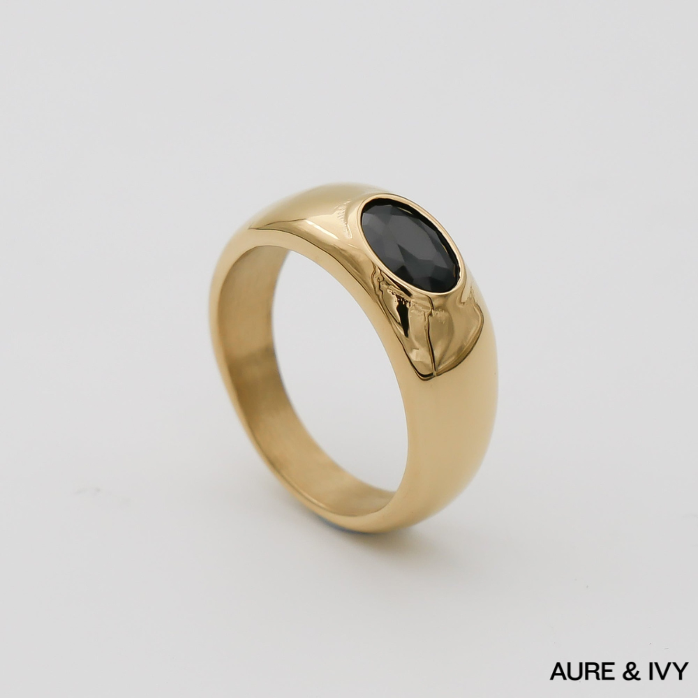 Aurelia Onyx Signet Ring